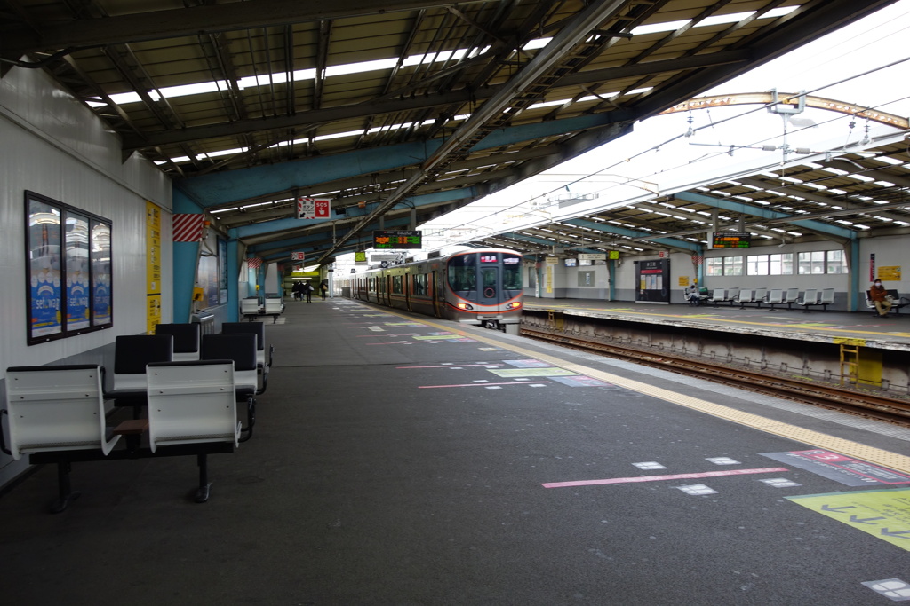 弁天町駅は静か
