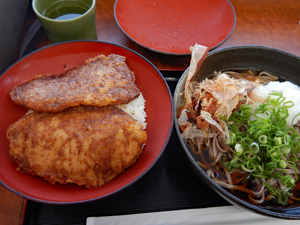 満腹はソースかつ丼とおろし蕎麦セット