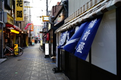 備前屋のれんに風が吹く
