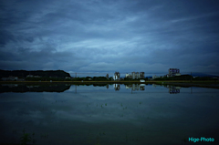 走るは白い軽自動車