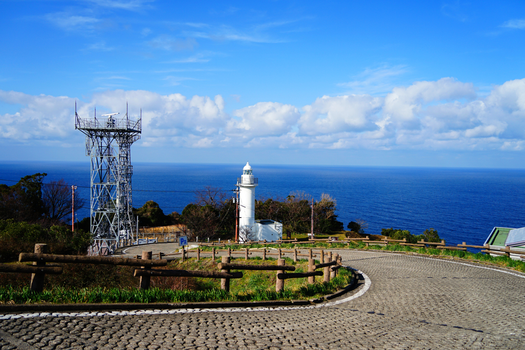 灯台の見える坂