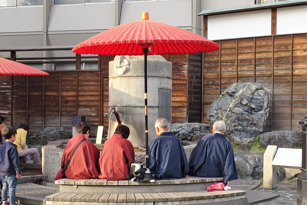 足湯でほっこり道後温泉