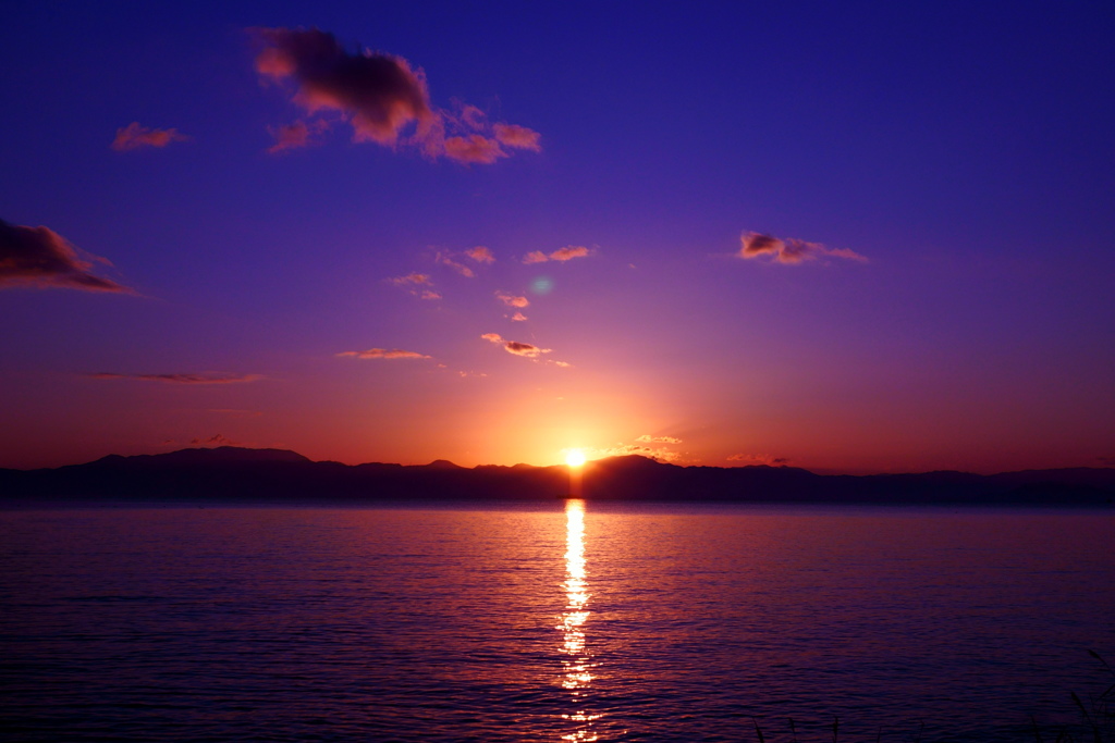 琵琶湖。日の出