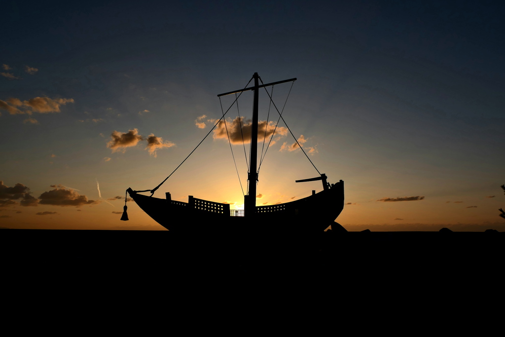 夕陽と北前船