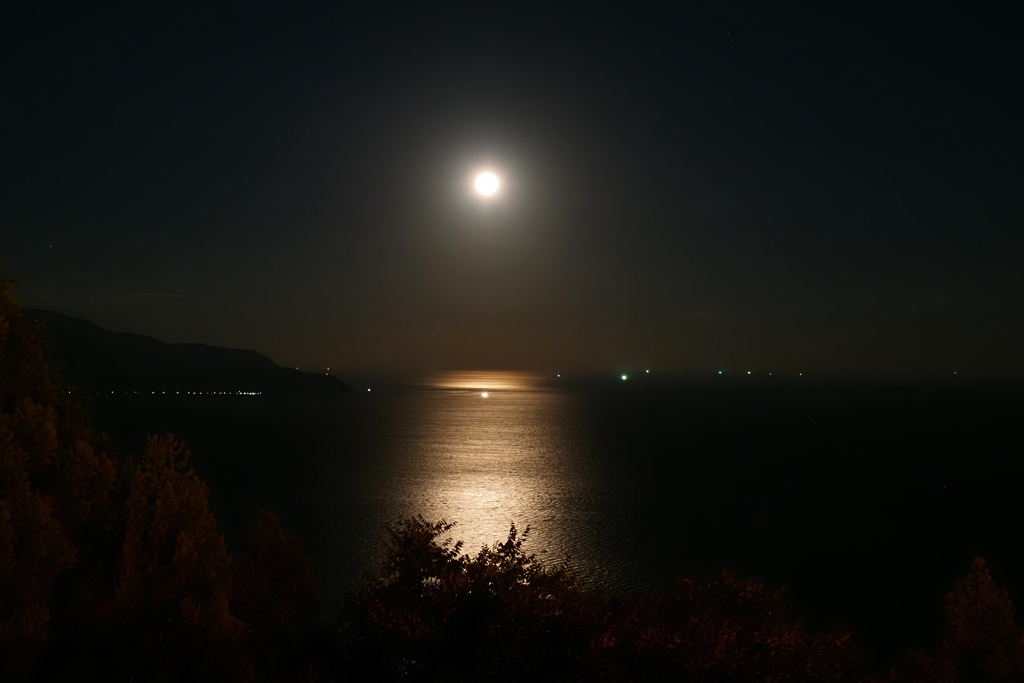 月夜の海