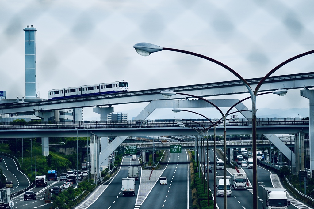 高速道路とモノレール