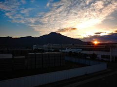 頂上から登っていた太陽も今は端っこ