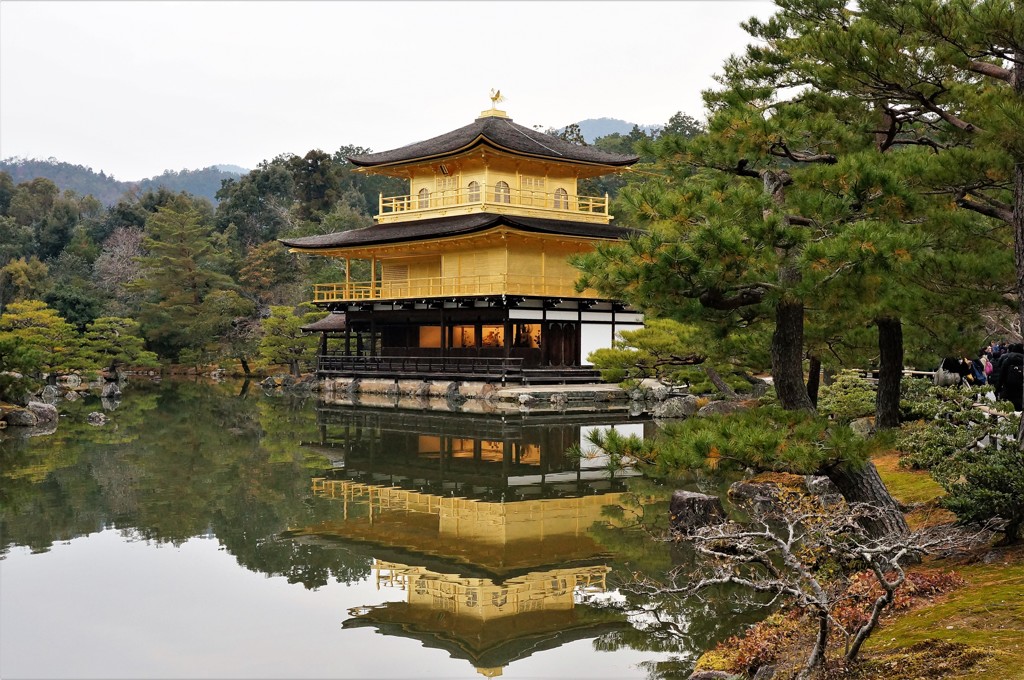 散策。金閣寺