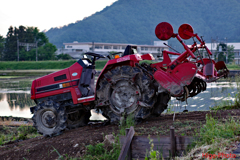明日は休日につきフル稼働です