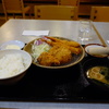 何時ものとんかつ屋。おかわり・惣菜・カレー食べ放題