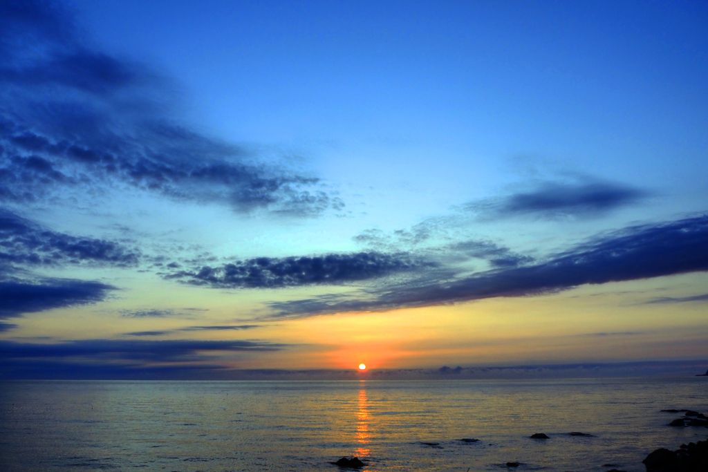 ＧＷ最後の夜は、雲と夕日と海と