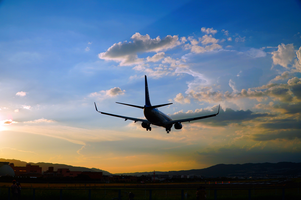 夕暮れ飛行機