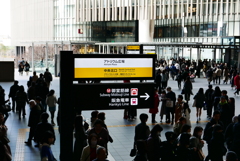 御堂筋線は右へ
