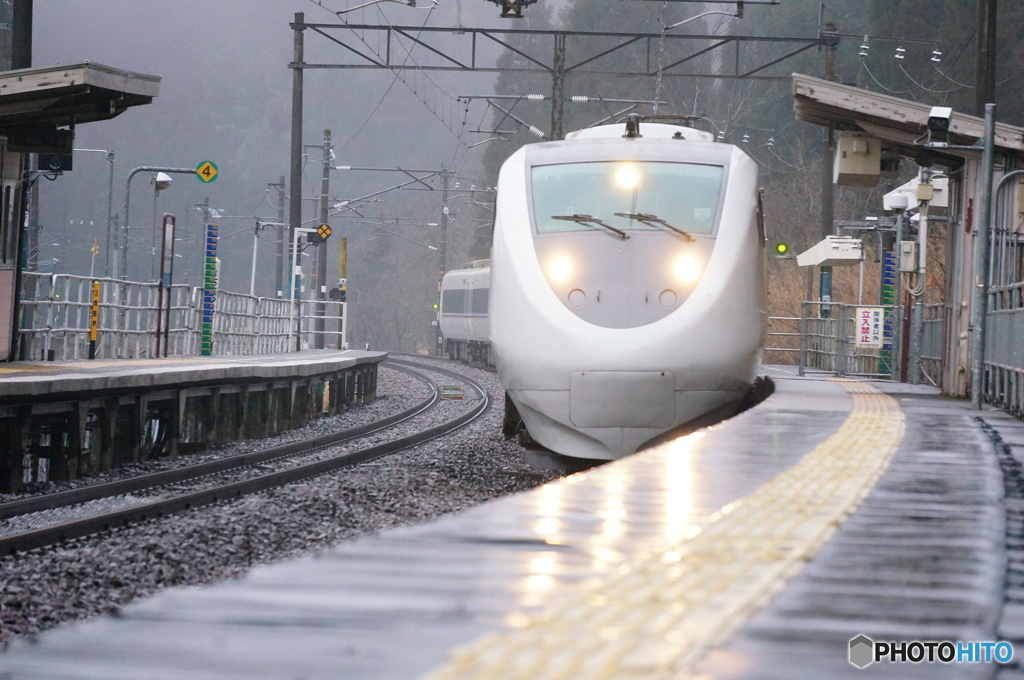 無人駅高速通過