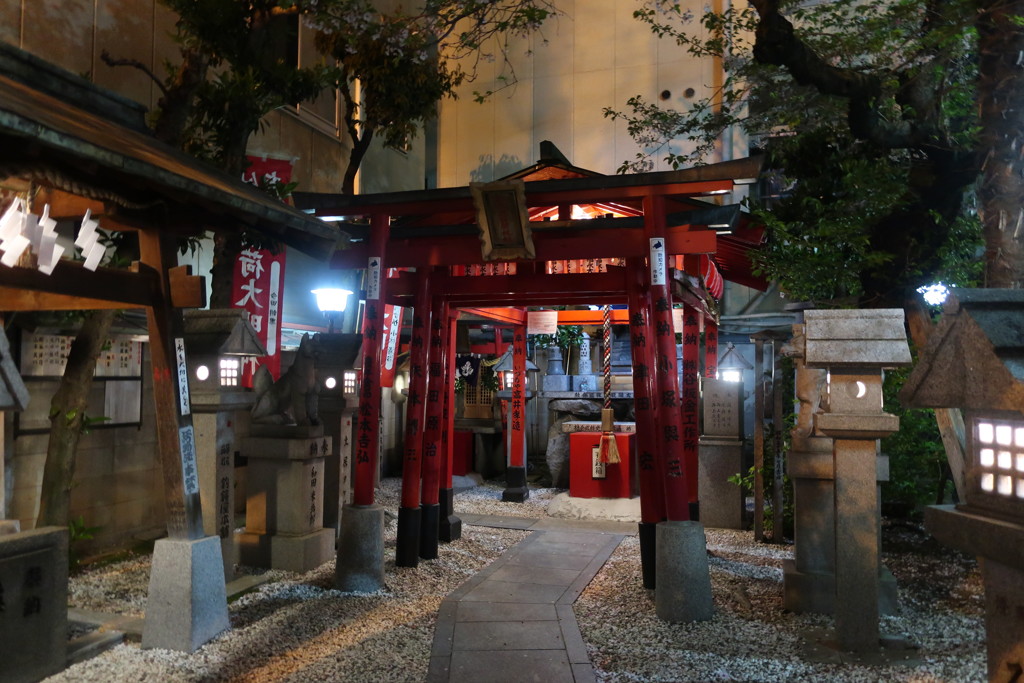 新世界の小さな神社