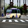 自動運転の試験走行バス。滑らかな運転です。
