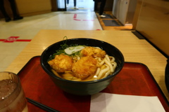 大阪駅でいつも食べる。とり天うどん
