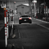 田舎道にオープンカー