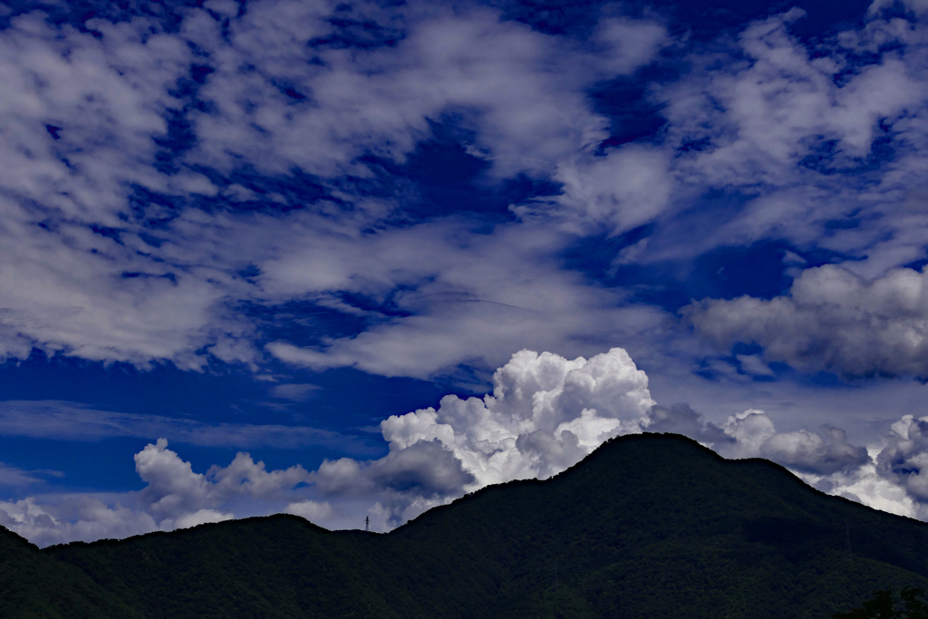 梅雨の途中の夏空HDR使用