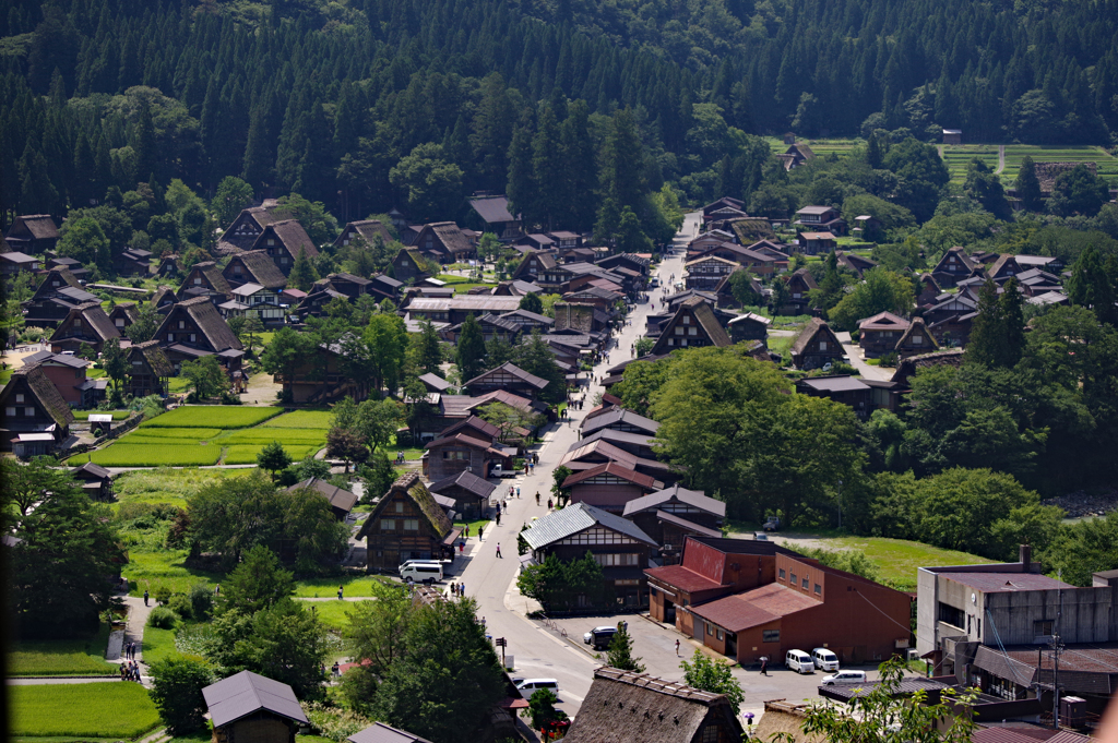 白川郷散歩。展望台まで歩いて12分でした。