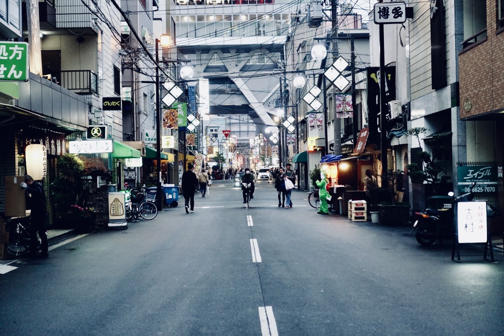 人混みをさけて