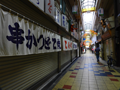 ジャンジャン横丁の朝は遅い