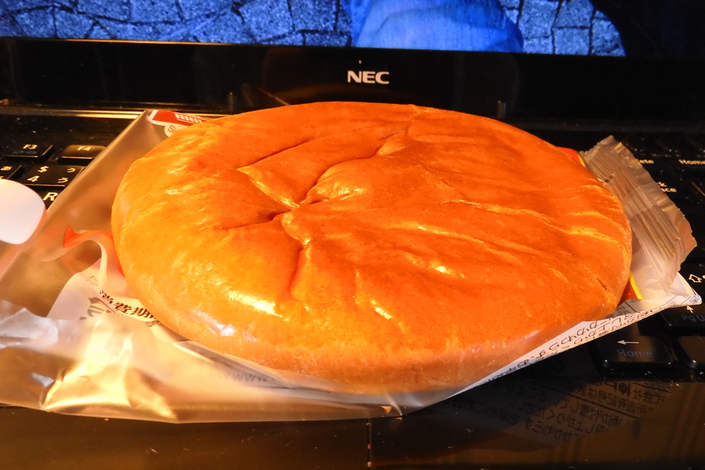 あんぱん潰して食べるのは私だけでしょうか？