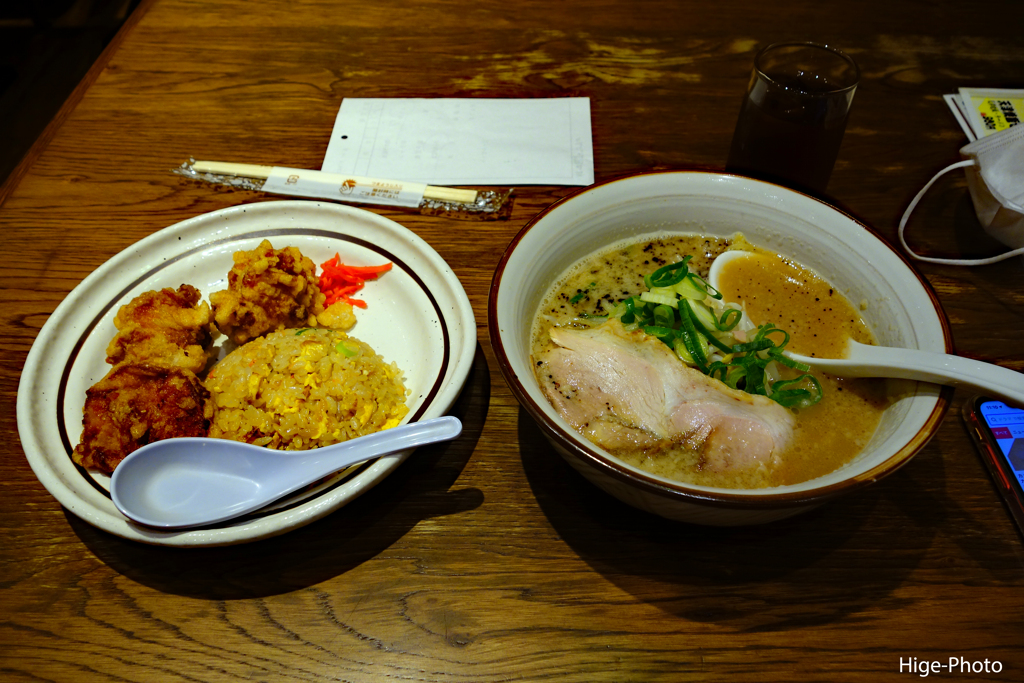 お昼は京都の濃厚ラーメンにしました