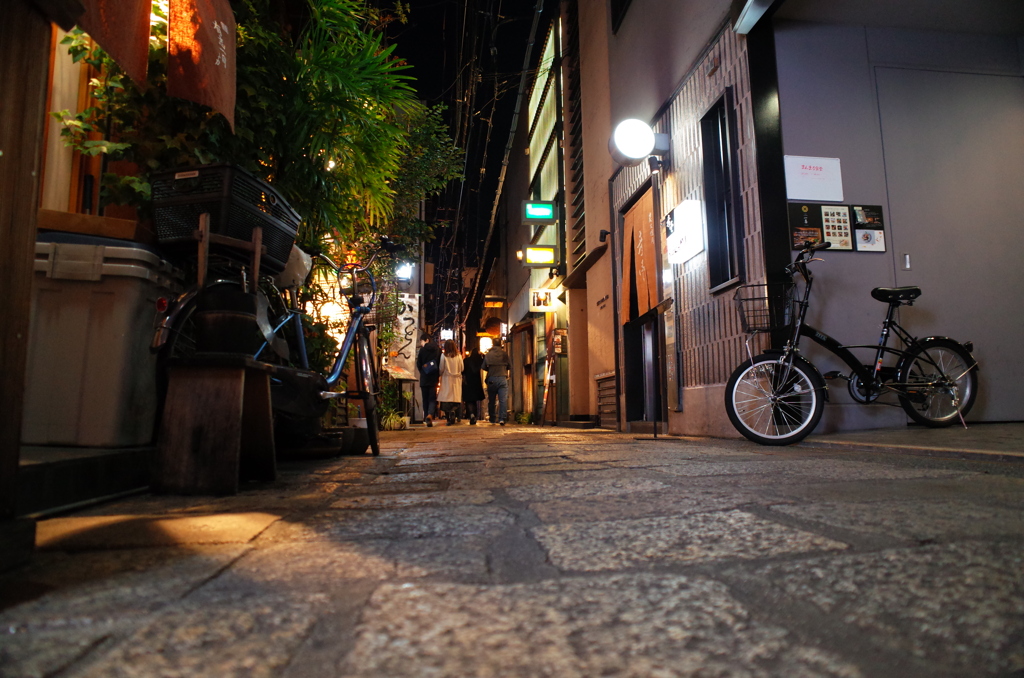 そぞろ歩く宵の町