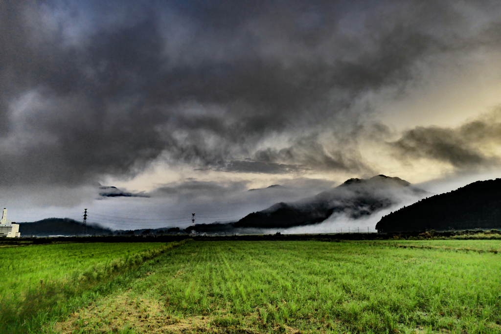 流れ落ちる雲