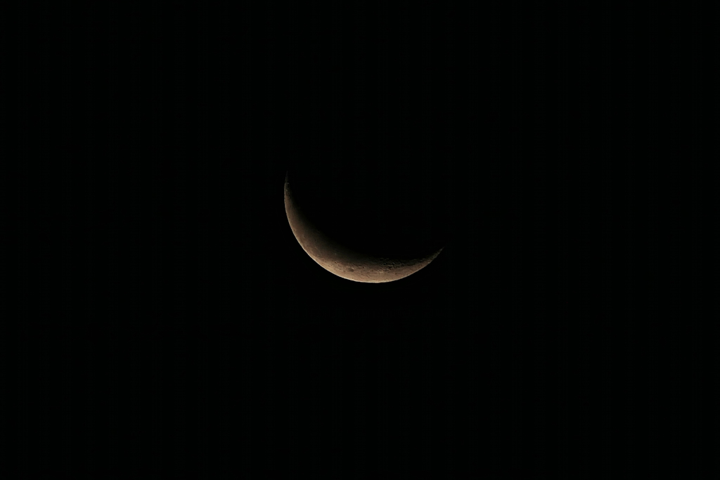 今朝は三日月