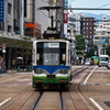 路面電車が走る