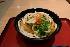 大阪駅では欠かさずとり天うどん