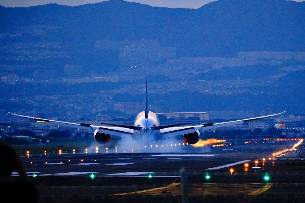 タイヤの焼ける匂い
