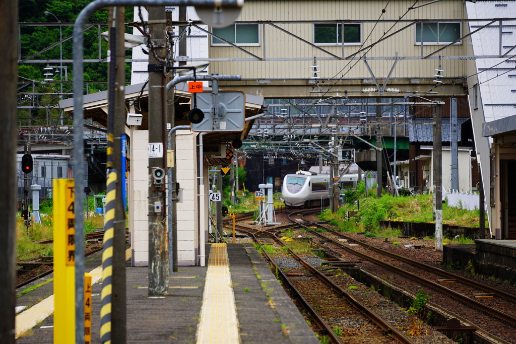 無人駅の午後