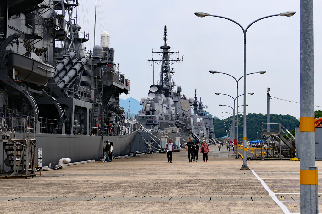 舞鶴海上自衛隊。巨大