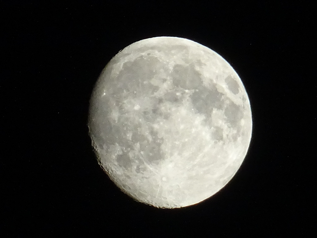 闇夜に浮かぶ130ｍｍ
