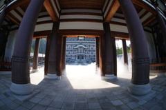 ミスト漂う大門