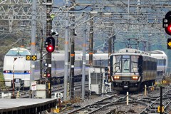ローカル線の旅。乗るは右の電車