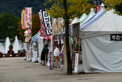 公園の屋台は準備中