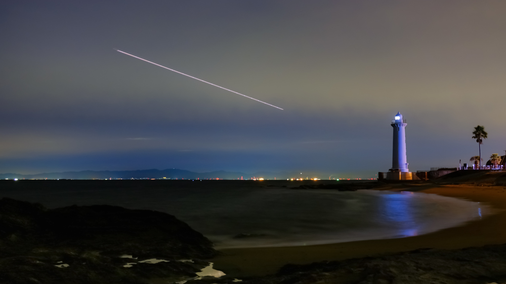 夜の海辺