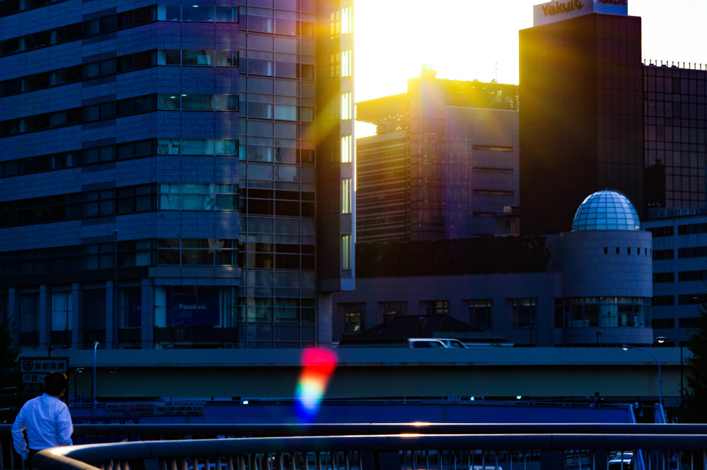 夕日と人とゴースト