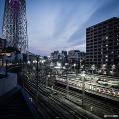 日の入り寸前のスカイツリーライン