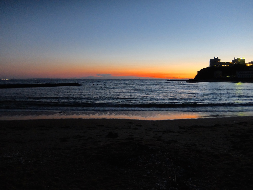 夕暮れの海岸