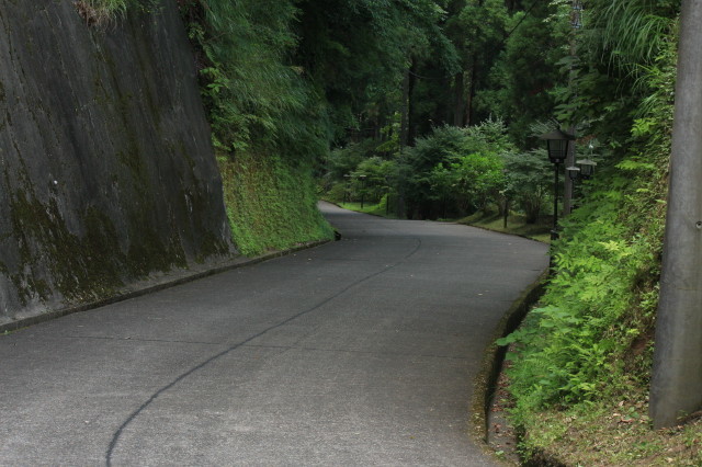 城の坂はきつい