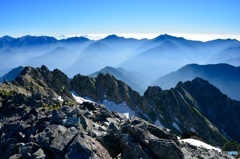 朝靄と八ツ峰