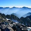 朝靄と八ツ峰