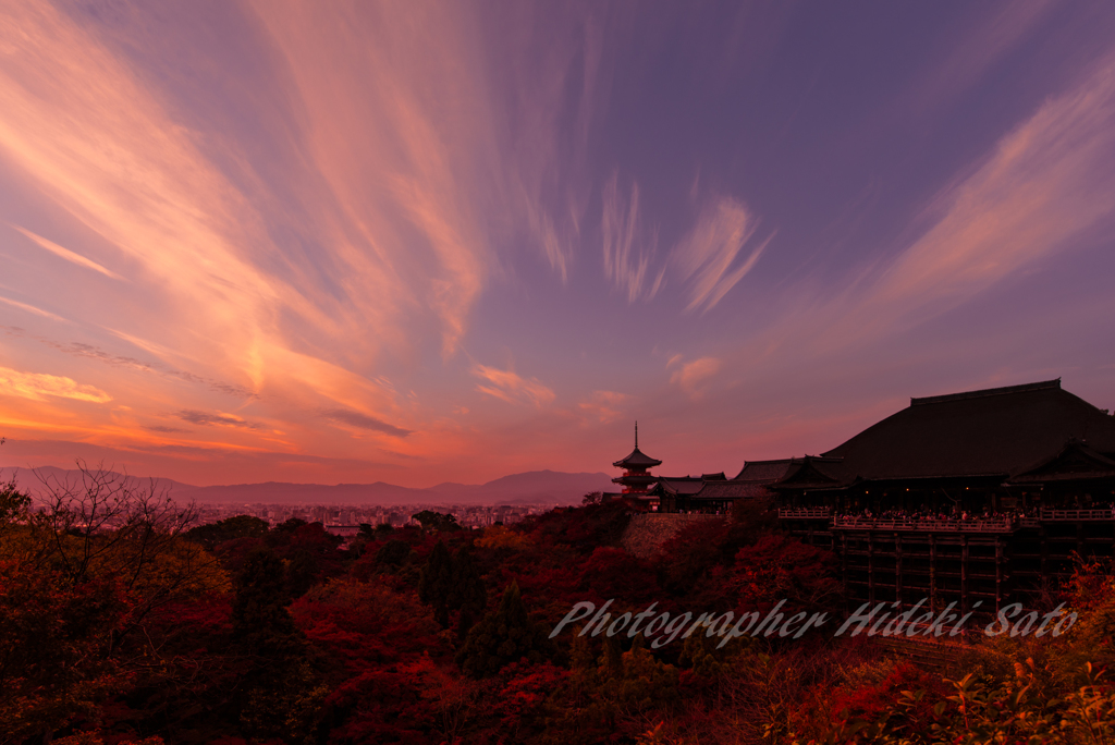 清水寺の紅葉夕陽