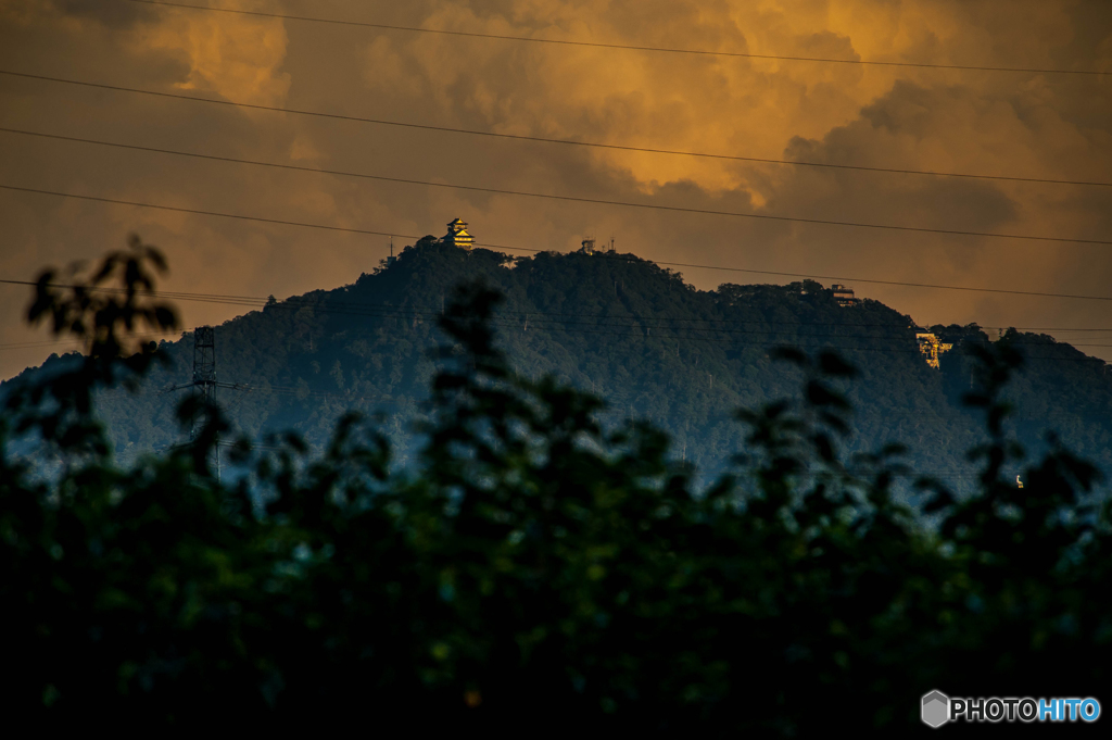 2015/08/26夕日に染まる岐阜金華山岐阜城