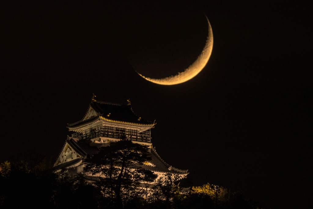 三日月とお城